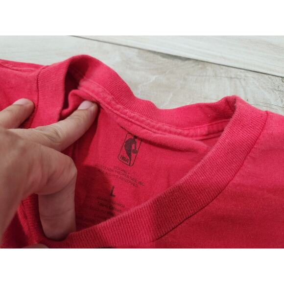 Vtg Disney NBA Miami Heat Men's Mickey Mouse Basketball Shirt red Size Large - Picture 2 of 4